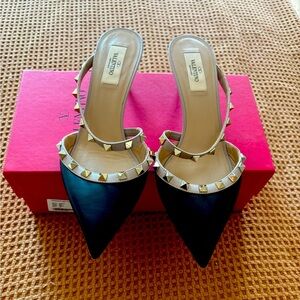 Vanetino Rockstud kitten heel